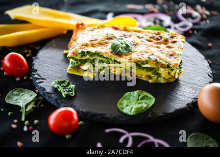 deliziose lasagne fatte in casa - con ingredienti freschi dopo una tradizionale ricevuta italiana Foto Stock