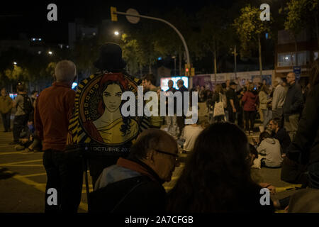 Decine di paesi vicini, solitamente circa un centinaio, tagliare Meridiana Avenue ogni giorno per protestare contro la sentenza del processo del 1° Ott, 2017. Foto Stock