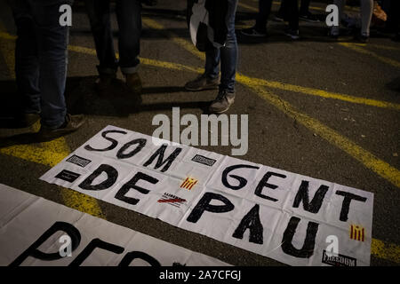 Decine di paesi vicini, solitamente circa un centinaio, tagliare Meridiana Avenue ogni giorno per protestare contro la sentenza del processo del 1° Ott, 2017. Foto Stock