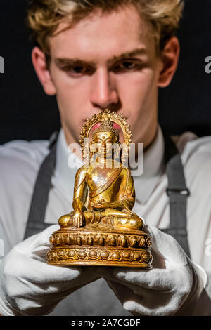 Londra, Regno Unito. 01 Nov, 2019. Christie's Arte Asiatica a Londra. Credito: Guy Bell/Alamy Live News Foto Stock