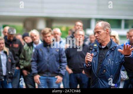 Casa provinciale, l'Aia, Paesi Bassi. Lunedì 14 Ottobre, 2019. Azoto e il governo olandese ha linee-guida. Gli agricoltori olandesi ha preso a protestare a Foto Stock