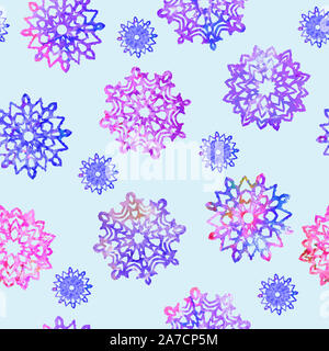 I fiocchi di neve raccolta, tagliati fuori forma con gli spruzzi di colore blu tavolozza di colori, dipinta a mano acquerello illustrazione perfetta design pattern sul morbido blu Foto Stock