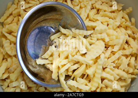 Viste generali di Harry's Fish & Chip shop a Chichester, West Sussex, Regno Unito. Foto Stock