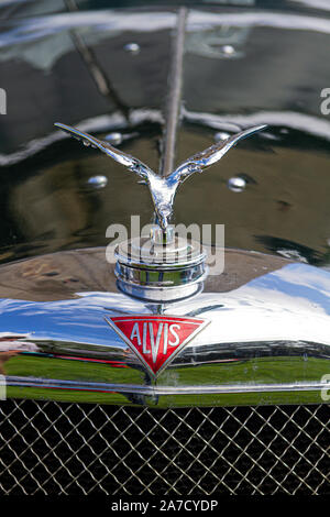 Emblema del radiatore di un Avis auto d'epoca Foto Stock