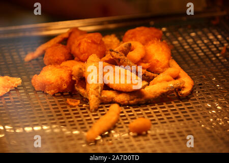 Viste generali di Harry's Fish & Chip shop a Chichester, West Sussex, Regno Unito. Foto Stock