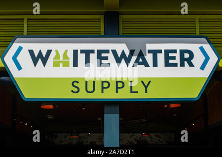 Orlando, Florida. Ottobre 29, 2019. Whitewater segno di alimentazione al Seaworld Foto Stock