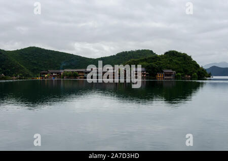 Vista del lago Lugu, Yunnan, Cina e Asia Foto Stock