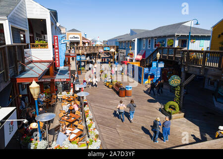 Attrazioni su Pier 39, Fishermans Wharf di San Francisco, in California, Stati Uniti d'America Foto Stock