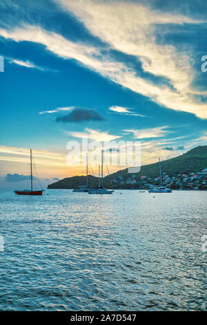 Barche ormeggiate al porto di Port Elizabeth, Saint Vincent e Grenadine Foto Stock