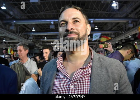 Barcellona, Spagna. 31 ott 2019. Leader della ultra-diritto formazione politica, Santiago Abascal durante la riunione di partenza per le campagne elettorali per il mese di novembre in LÂ'Hospitalet città. Credito: Ramon Costa/SOPA Immagini/ZUMA filo/Alamy Live News Foto Stock