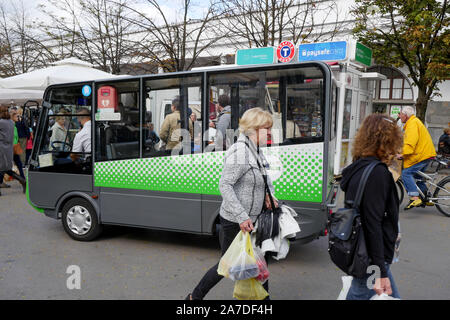 Inversore elettrico da Kavallir urban transportation company, Pogačarjev square - Pogačarjev trg, Lubiana, Slovenia Foto Stock