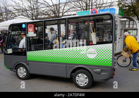 Inversore elettrico da Kavallir urban transportation company, Pogačarjev square - Pogačarjev trg, Lubiana, Slovenia Foto Stock