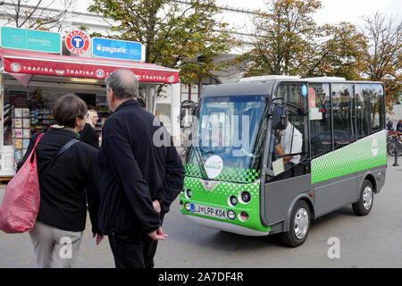 Inversore elettrico da Kavallir urban transportation company, Pogačarjev square - Pogačarjev trg, Lubiana, Slovenia Foto Stock