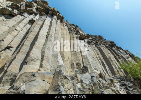 Spettacolare vista delle colonne basaltiche vicino racos in Romania Foto Stock