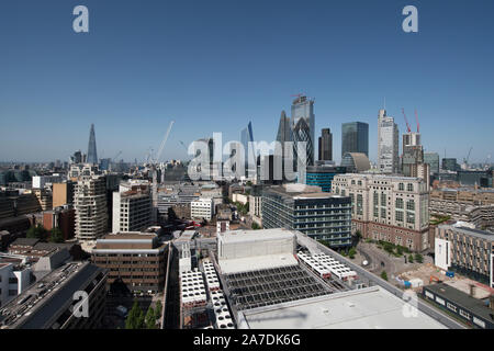 City of London skyline da Aldgate Foto Stock