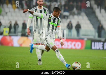 Douglas Costa della Juventus FC in azione durante la serie di una partita di calcio tra Juventus e Genova. La Juventus ha vinto 2-1 su Genova, a Juventus St Foto Stock