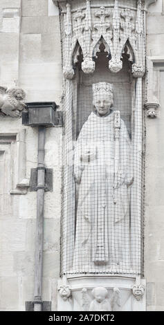 Su una parete esterna, una statua di Re Enrico VI, benefattore nel 1430s di tutte le anime college, università di Oxford, Inghilterra. Foto Stock