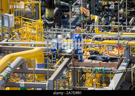 Cantiere navale nella baia di Rio de Janeiro per il gruppo dei grandi del petrolio e del gas navi oceaniche che effettuano il trasporto di attrezzature veliche Foto Stock