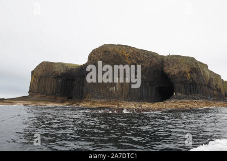 Fingal's Cave, Isola di staffa, Ebridi Interne, Scotland, Regno Unito Foto Stock