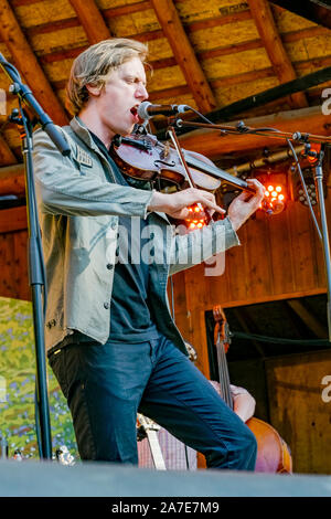 Aleksi Campagne, violino, Canmore Folk Music Festival, Canmore, Alberta, Canada Foto Stock