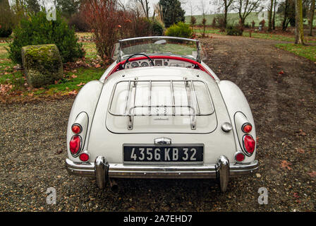 Auch ,Gers, Francia, 10 Gennaio 2008 . White MGA 1600 dal 1960 appartenente ad un allevatore francese. Foto Stock