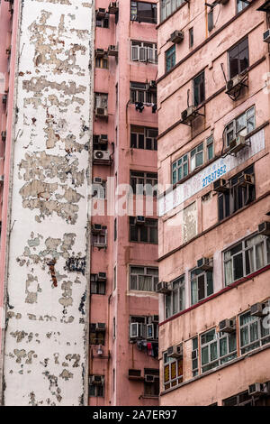 Vecchio cemento Residenziale Torri tipiche in Kowloon, Hong Kong Foto Stock