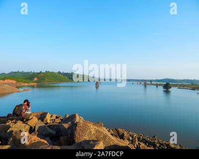 Bella vista. di halon Dam Il fotografo cattura di telecamera a la bellezza. Diga di halon,Madhya Pradesh, India-ottobre 31,2019. Foto Stock