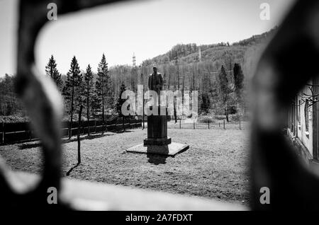 Statua di Vladimir Lenin prese in Abkhazia, parte dell'ex Unione Sovietica e ora un paese non riconosciuto Foto Stock