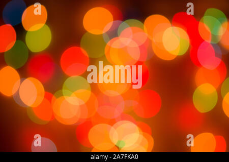 Abstract sfondo con brillante rotondo bokeh di fondo su uno sfondo nero per il Nuovo Anno di design. Foto Stock