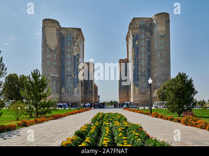 Rovine del cancello per ak Saray Palace, Shahrisabz, Uzbekistan in Asia centrale Foto Stock