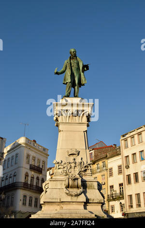 La statua del politico carlista Joaquim Antonio de Aguiar (1792-1884) in Coimbra Portogallo Foto Stock