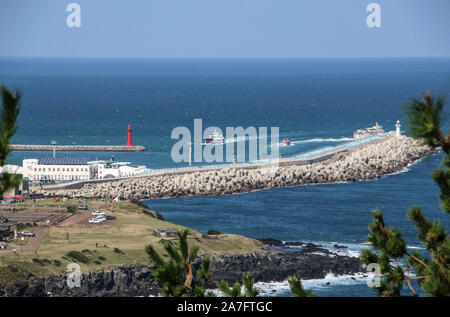 Bella vista della marina da Seongsan Ilchulbong in Jeju Island, Corea del Sud Foto Stock