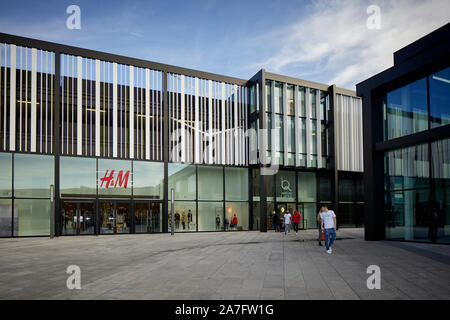 Northwich, Chesire città mercato moderno Baroni Quay Shopping Center store H&M Foto Stock