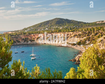 Vista aerea del parco naturale e la spiaggia di Cala D'hort a ibiza baleari,Spagna Foto Stock