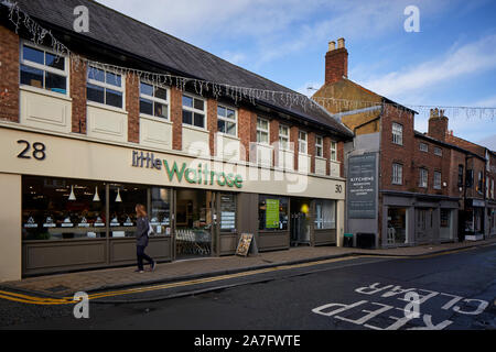 Città Knutsford, Cheshire. Little Waitrose & Partner su Princess Street Foto Stock