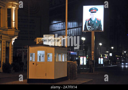 Intorno a Berlino - Checkpoint Charlie Foto Stock