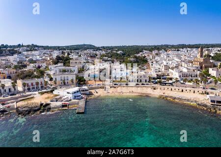 Vista aerea, vista città con spiaggia, Santa Maria di Leuca, provincia di Lecce, penisola salentina, Puglia, Italia Foto Stock