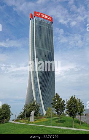 Generali Torre Generali o lo Storto dall architetto Zara Hadid, la vita della città di distretto, Milano, Lombardia, Italia Foto Stock