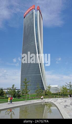 Generali Torre Generali o lo Storto dall architetto Zara Hadid, la vita della città di distretto, Milano, Lombardia, Italia Foto Stock