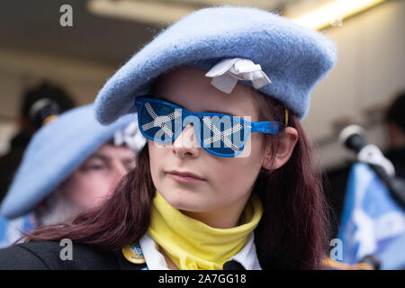 George Square, Glasgow, Scotland, Regno Unito. 2° Nov, 2019. Indipendenza rally, Glasgow, Credito: Kay Roxby/Alamy Live News Foto Stock