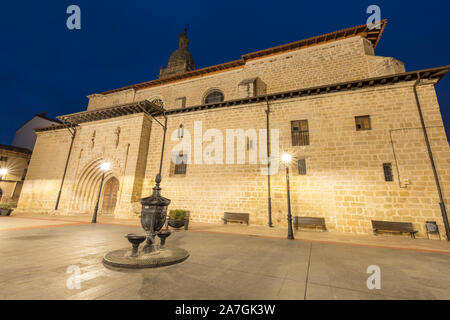 Chiesa di Nuestra Señora de la Asunción a La Puebla de Arganzon village nella provincia di Burgos, Spagna Foto Stock