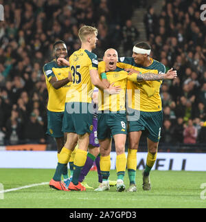 Hampden Park, Glasgow. La Scozia, Regno Unito. 2° Nov, 2019. Betfred, Scottish League Cup Semi Finale. Hibernian 2 vs Celtic 5. Celtic due obiettivo hero capitano Scott Brown celebrazioni dopo il suo primo & Celtics 4 vs Hibs Credito: eric mccowat/Alamy Live News Foto Stock