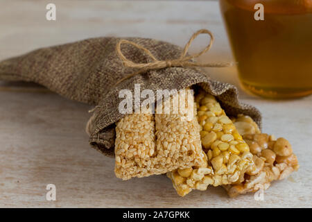 Halawet Al Mawlid Al Nabawi - Collezione di caramelle tradizionali e dolci - la cultura Egiziana Dessert di solito mangiato durante il Profeta Muhammed Foto Stock