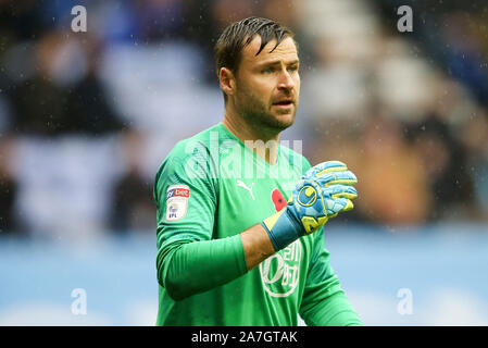 Wigan, Regno Unito. 02Nov, 2019. Wigan Athletic Portiere David Marshall guarda a. EFL Skybet partita in campionato, Wigan Athletic v Swansea City al DW Stadium di Wigan, Lancashire sabato 2 novembre 2019. Questa immagine può essere utilizzata solo per scopi editoriali. Solo uso editoriale, è richiesta una licenza per uso commerciale. Nessun uso in scommesse, giochi o un singolo giocatore/club/league pubblicazioni. pic da Chris Stading/Andrew Orchard fotografia sportiva/Alamy Live news Credito: Andrew Orchard fotografia sportiva/Alamy Live News Foto Stock