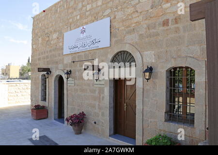 Centro visitatori, Abu Bakr come Siddiq Street, Madaba, Madaba Governatorato, Giordania, Medio Oriente Foto Stock