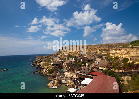 Il-Mellieha, Malta - 5 Settembre 2019: colorato villaggio di Popeye visualizza. Il villaggio di Popeye a Akor Bay è la più famosa attrazione turistica di Malta. Foto Stock