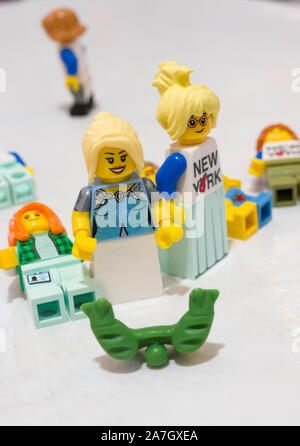 LEGO giocattolo in miniatura in plastica Visualizzazione persone, negozio LEGO nel Quartiere Flatiron, NYC Foto Stock