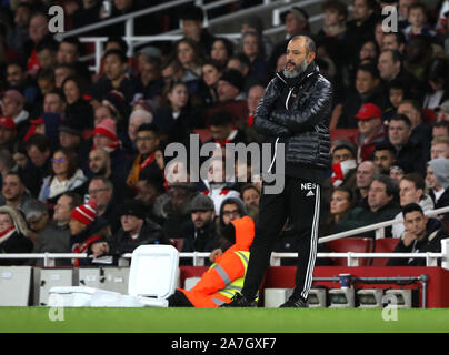 Londra, Regno Unito. 02Nov, 2019. Nuno Espirito Santo (Lupi head coach) all'Arsenal v Wolverhampton Wanderers Premier League inglese gioco presso l'Emirates Stadium, nel Regno Unito il 2 novembre 2019. **Solo uso editoriale, è richiesta una licenza per uso commerciale. Nessun uso in scommesse, giochi o un singolo giocatore/club/league pubblicazioni** Credito: Paolo Marriott/Alamy Live News Foto Stock