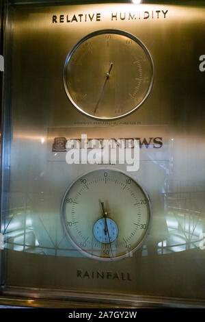 Meteo manometri, Daily News Building Interior, NYC, STATI UNITI D'AMERICA Foto Stock