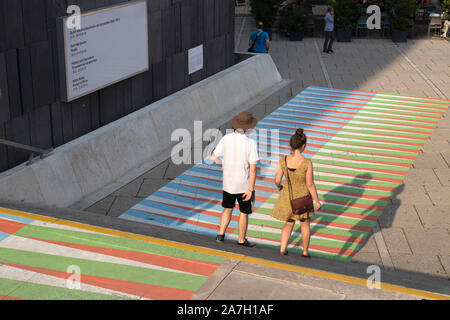 Vienna, Austria - 15 Settembre 2019: il Museo di Arte Moderna (MUMOK) è il quartiere dei musei di Vienna. Molti i turisti e i locali passare questa arte complessa per enj Foto Stock